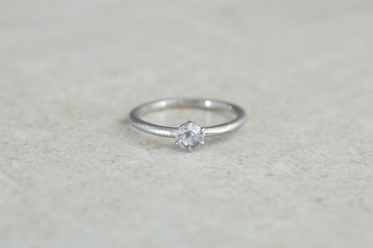 Norme ring + 4mm rose cut diamond / Pt900