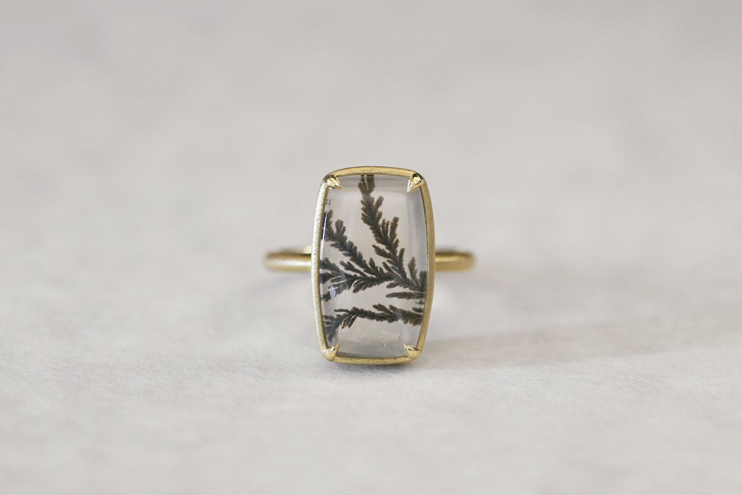 Dendritic quartz ring